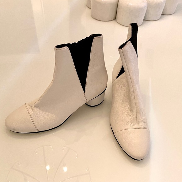 Rebecca Minkoff Shoes - NWT Rebecca Minkoff White Leather Izette Booties